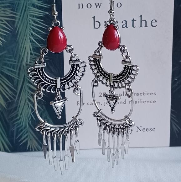 Chandelier Earrings w/ Fuchsia Stone - Picture 3 of 3
